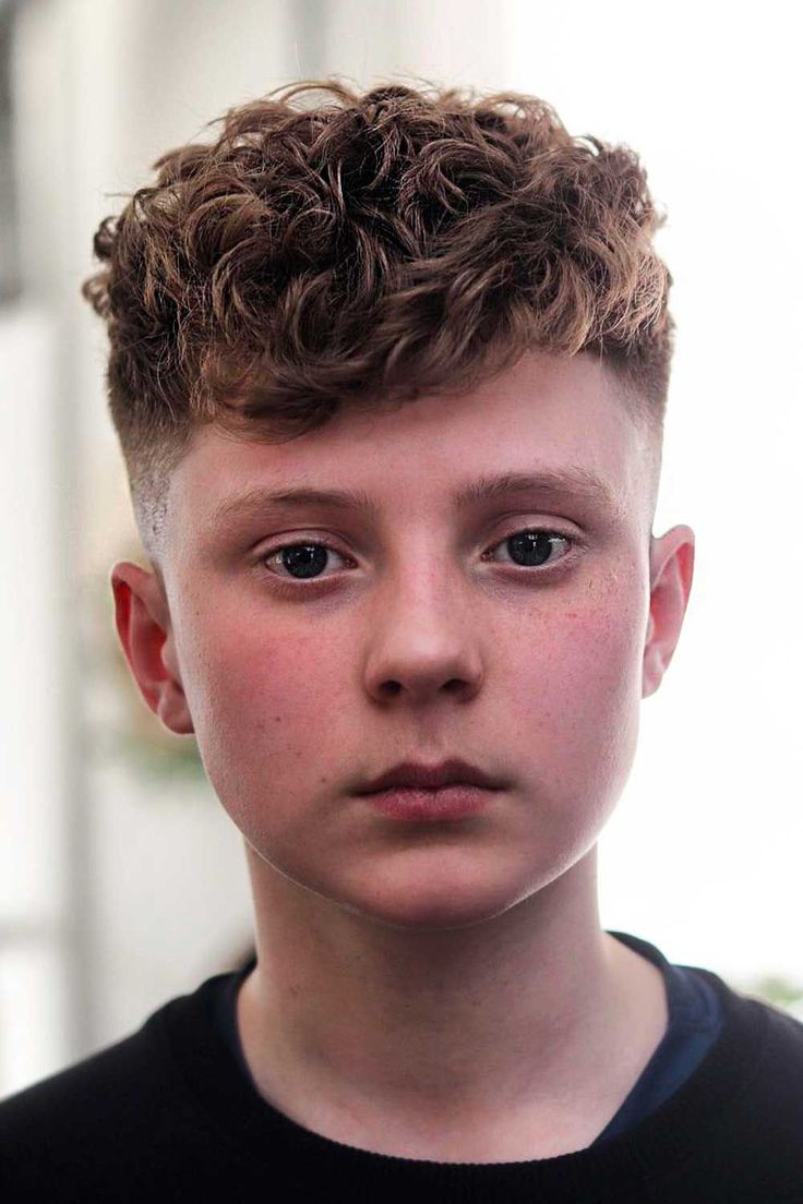 مدل موی پسرانه چتری فِر (Curly Fringe)