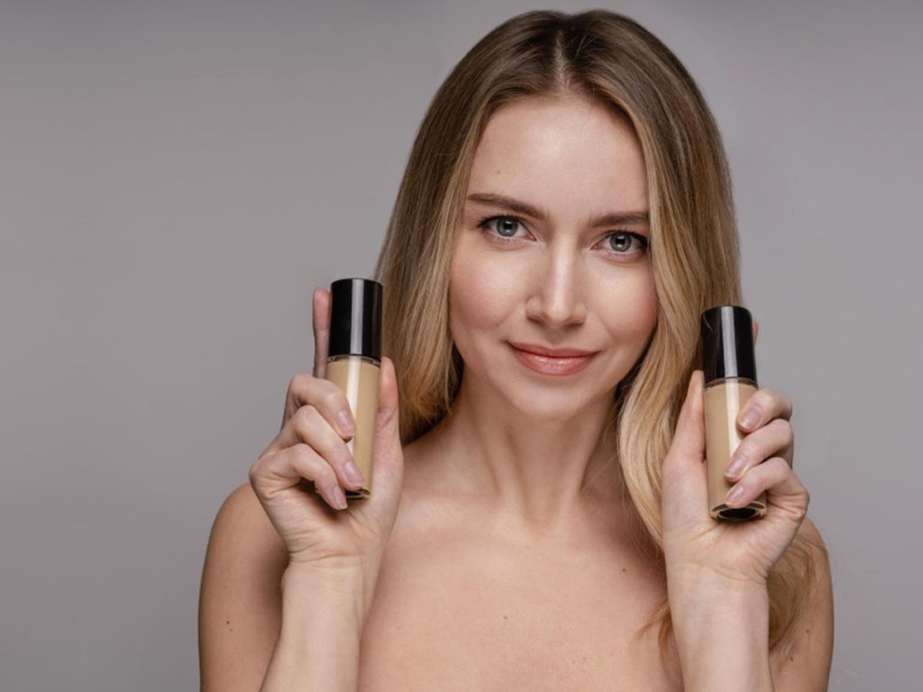 4 فایده‌ی فوق العاده ترکیب روغن صورت با کرم پودر