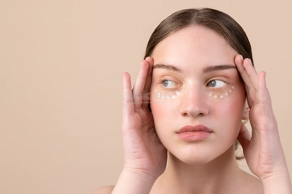 بهترین کرم دور چشم برای رفع سیاهی، گودی و پف زیر چشم خارجی