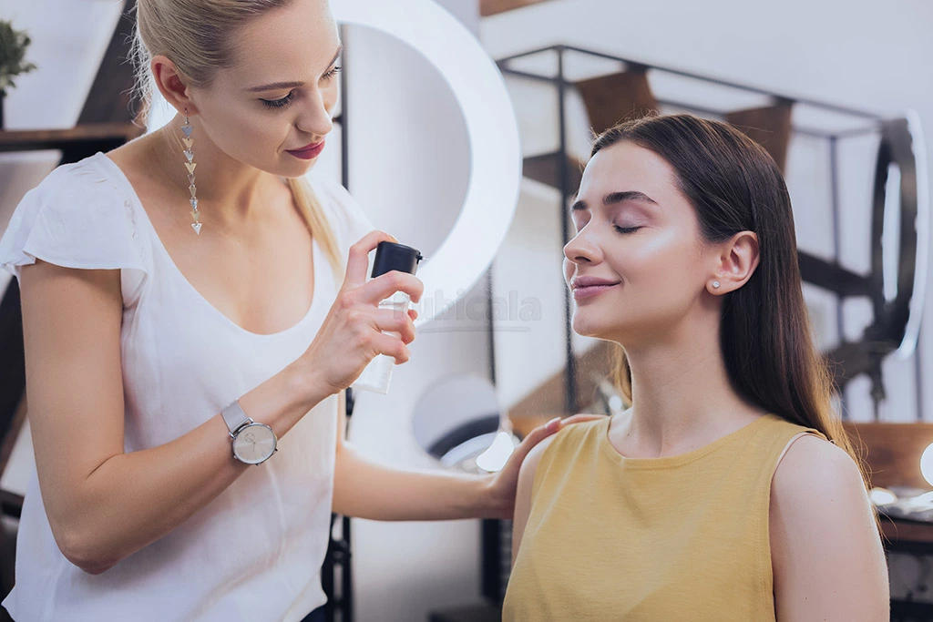 برای پوست خشک اسپری فیکس بهتر است یا پودر فیکس؟
